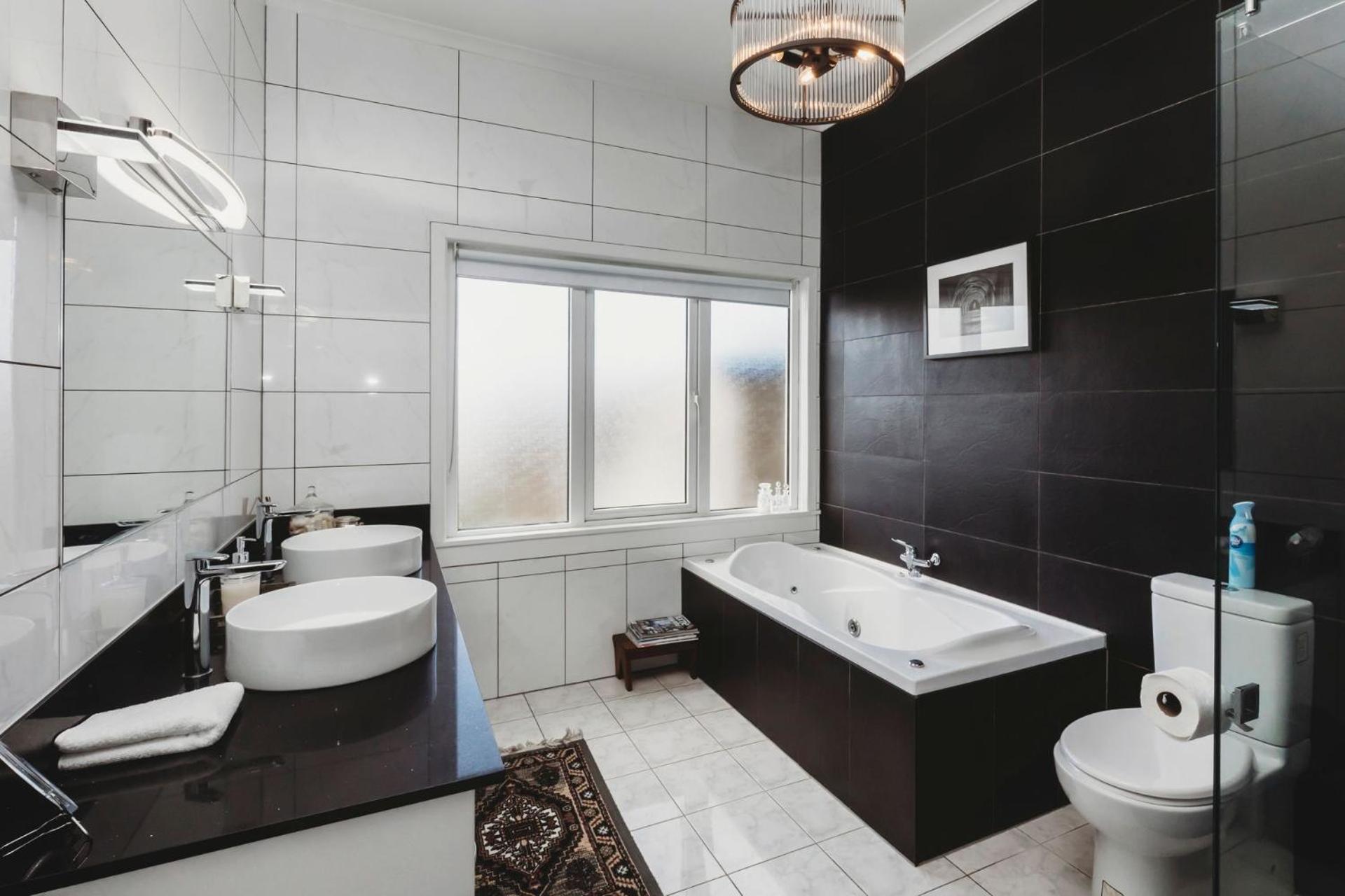 Timata Ora Sleeps 14 Villa นิวพลีมัธ ภายนอก รูปภาพ