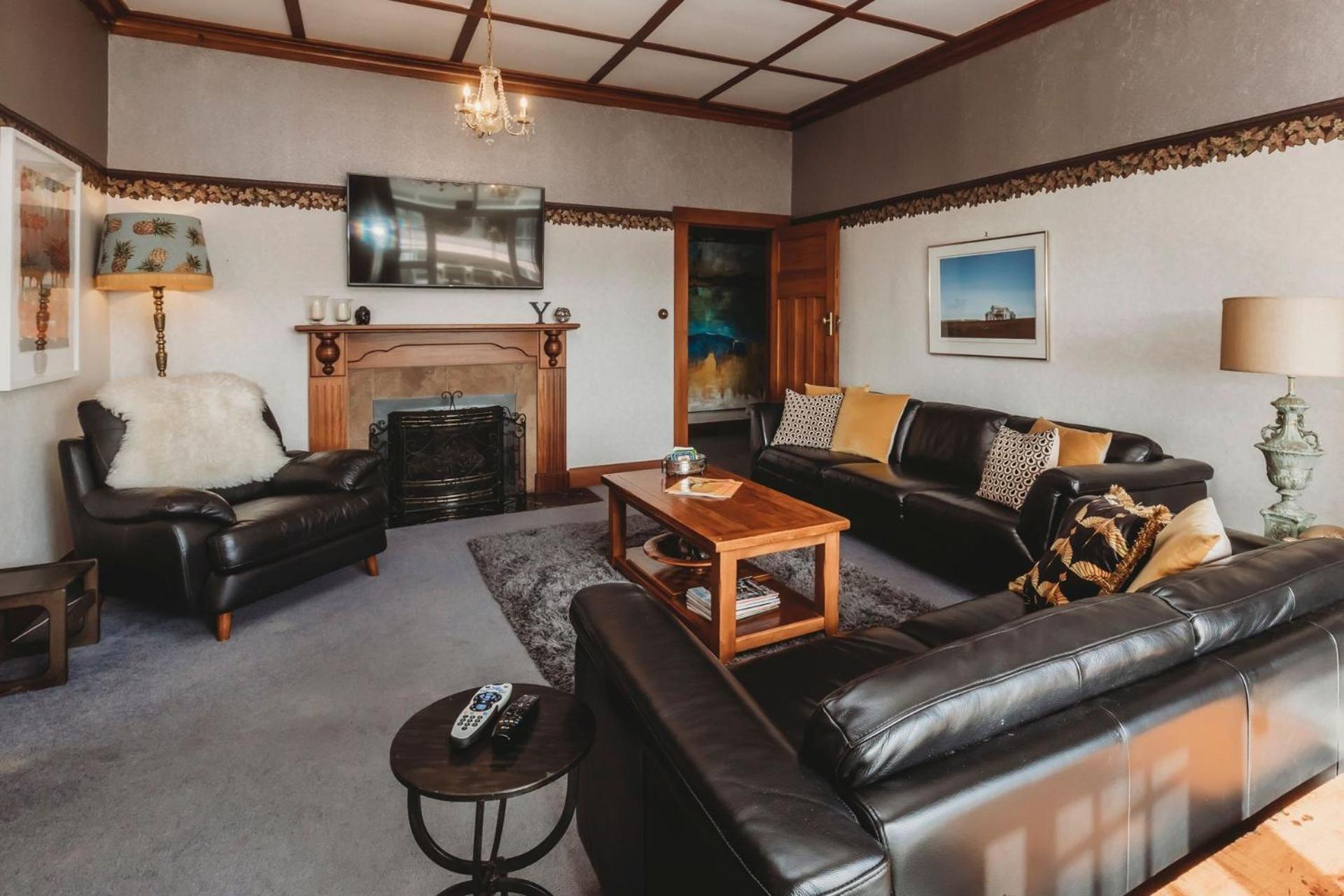 Timata Ora Sleeps 14 Villa นิวพลีมัธ ภายนอก รูปภาพ